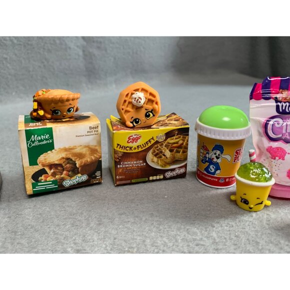 Shopkins Real Littles Toy Set with 6 Collectible Figures - Picture 3 of 4